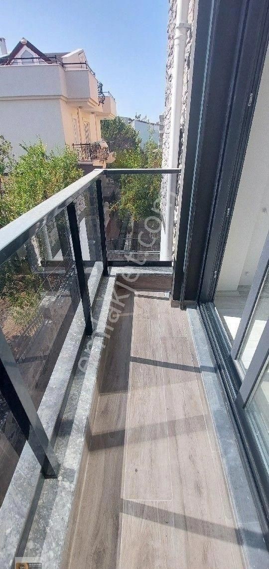 Dikili Cumhuriyet Mahallesinde Denize 100 Metre Uzaklıkta 6+1 Ebebeyn Banyolu Lüx Villa - Görsel 12