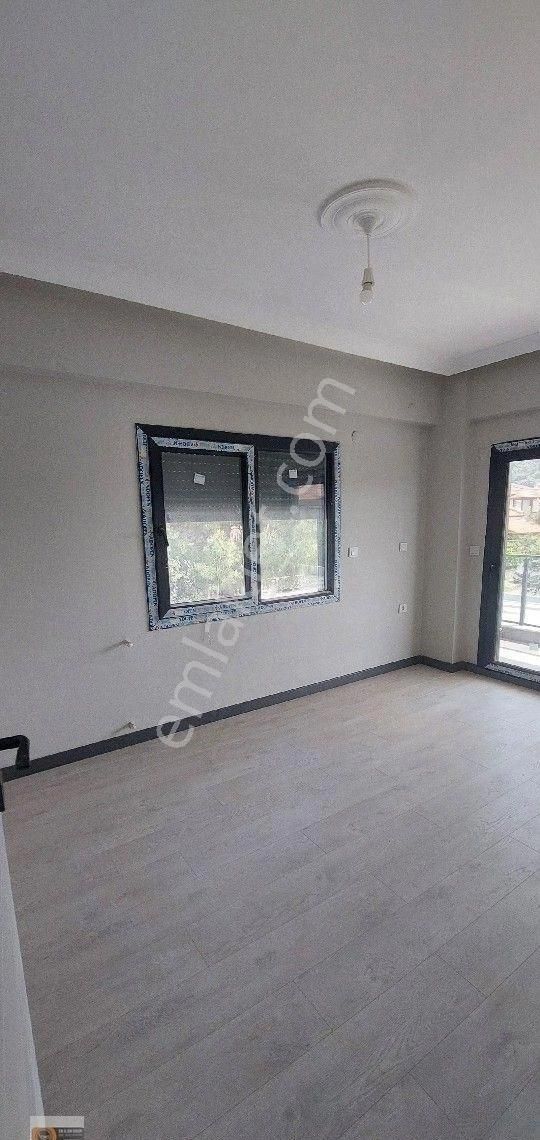 Dikili İsmetpaşa Mahallesinde Denize 600 Metre Uzaklıkta Ebebeyn Banyolu 4+1 Satılık Villa - Görsel 13