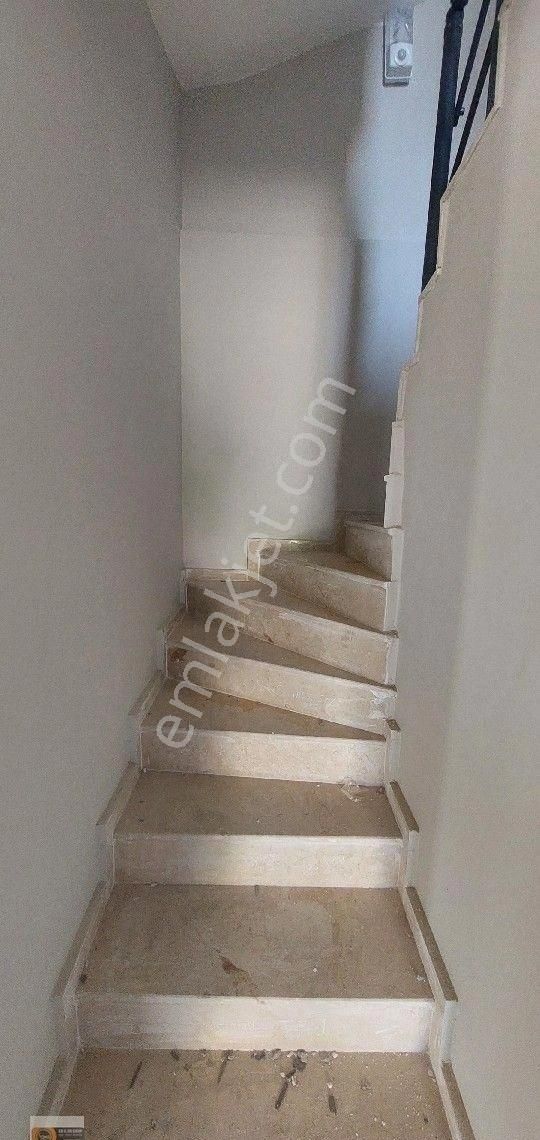 Dikili İsmetpaşa Mahallesinde Denize 600 Metre Uzaklıkta Ebebeyn Banyolu 4+1 Satılık Villa - Görsel 18