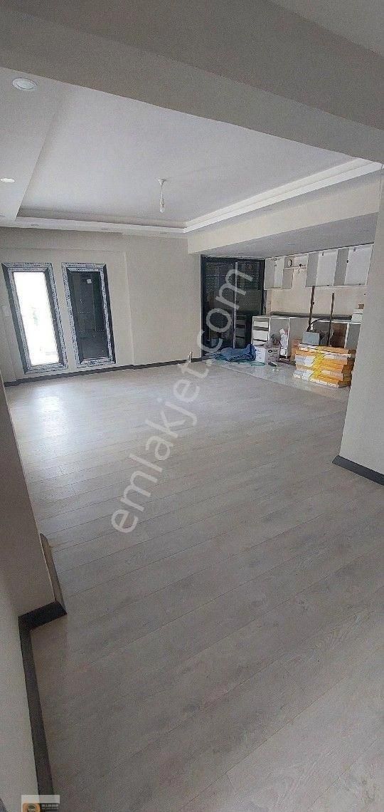 Dikili İsmetpaşa Mahallesinde Denize 600 Metre Uzaklıkta Ebebeyn Banyolu 4+1 Satılık Villa - Görsel 3