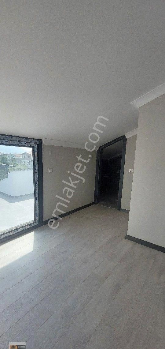 Dikili İsmetpaşa Mahallesinde Denize 600 Metre Uzaklıkta Ebebeyn Banyolu 4+1 Satılık Villa - Görsel 4