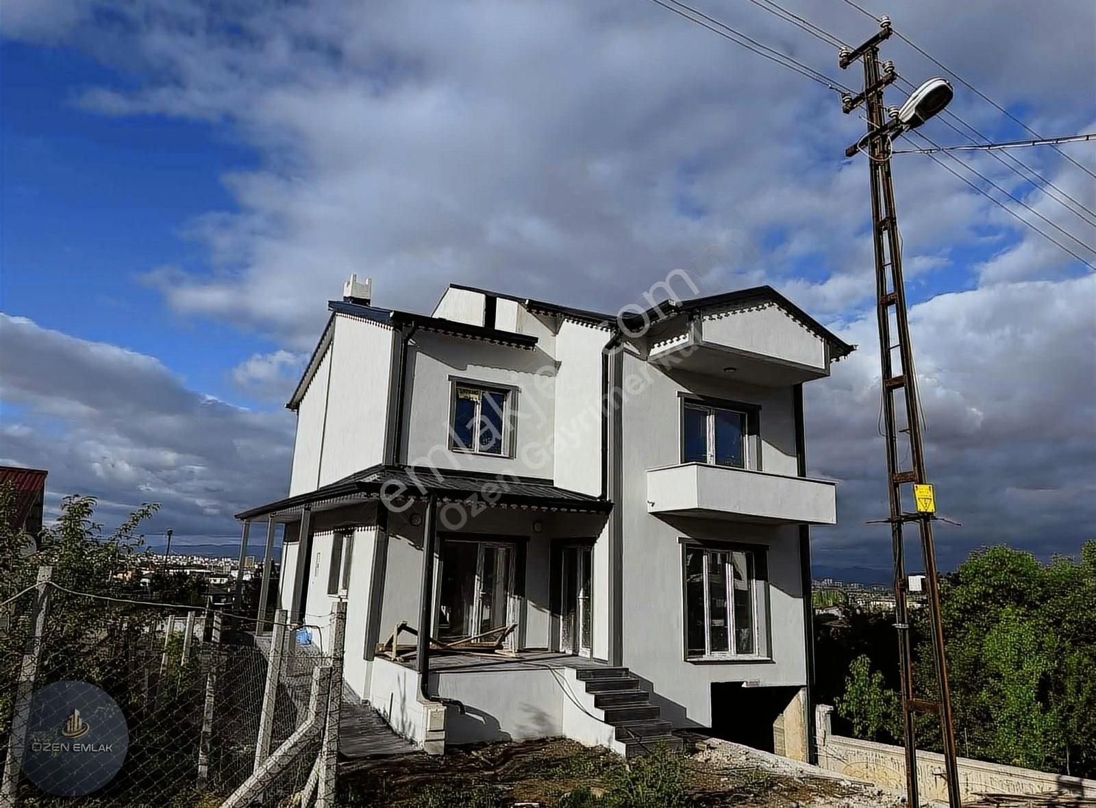 Sivas Merkez Karşıyaka Satılık Villa Özen Emlak'tan Satılık Villa