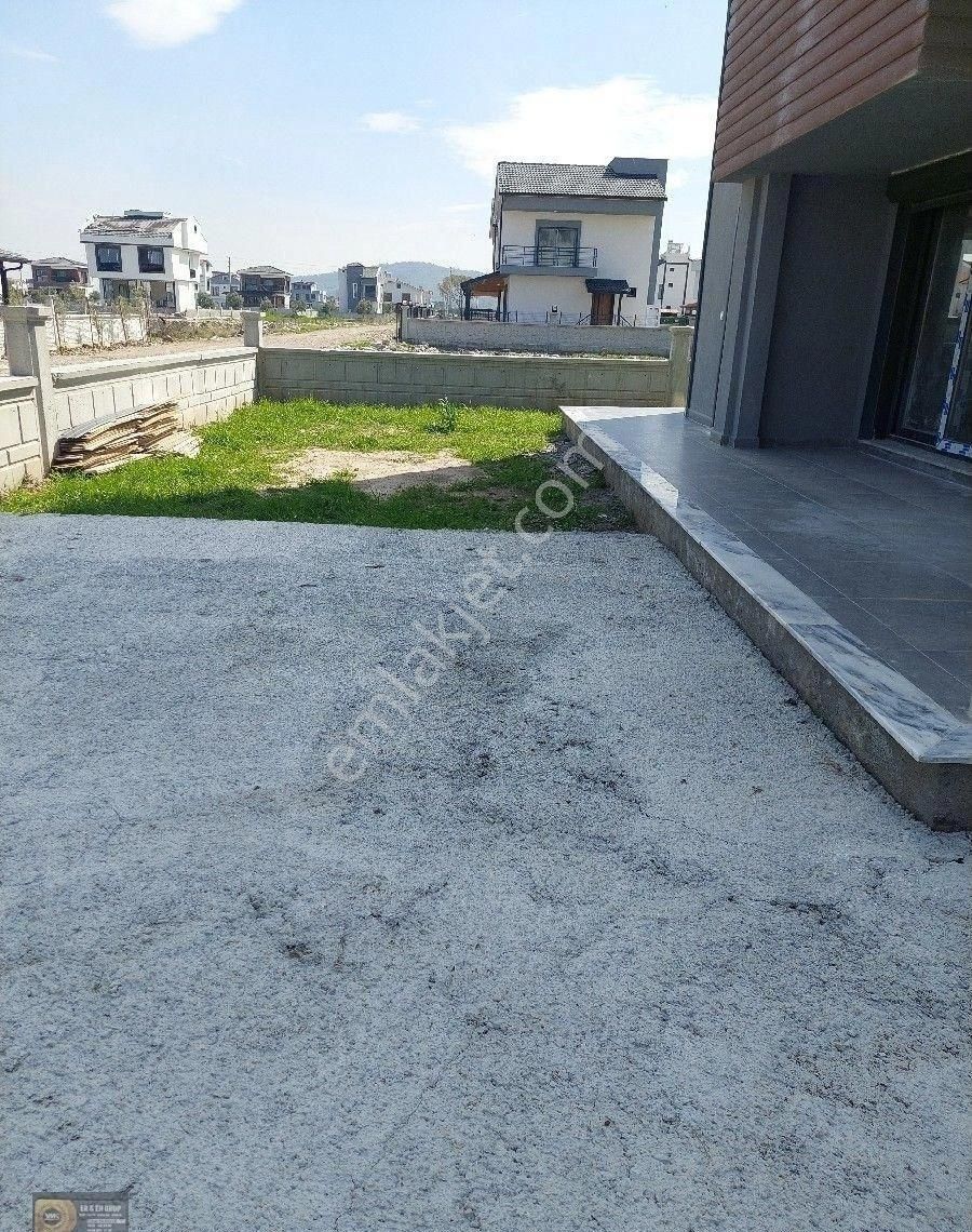 Dikili Cumhuriyet Mahallesi Çetin Emeç Mevkinde Denize 700 Metre Ebebeyn Banyolu 3+1 Bahçeli Villa - Görsel 19