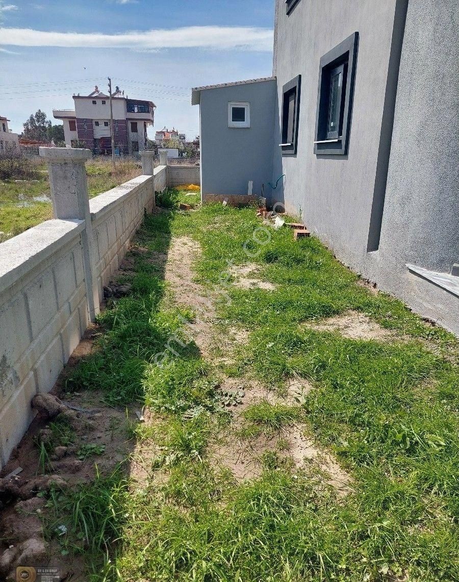 Dikili Cumhuriyet Mahallesi Çetin Emeç Mevkinde Denize 700 Metre Ebebeyn Banyolu 3+1 Bahçeli Villa - Görsel 15