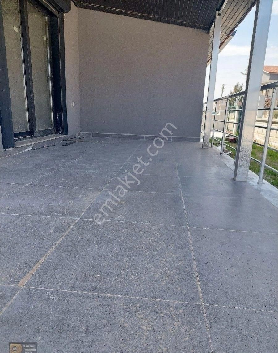 Dikili Cumhuriyet Mahallesi Çetin Emeç Mevkinde Denize 700 Metre Ebebeyn Banyolu 3+1 Bahçeli Villa - Görsel 9