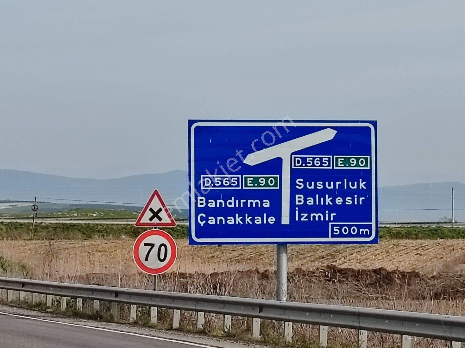 Bandırma Karaçalılık Satılık Tarla Bandırma Karaçalık'ta Bursa Yolu İle Manyas Yolu Kesişiminde Müstakil Parsel