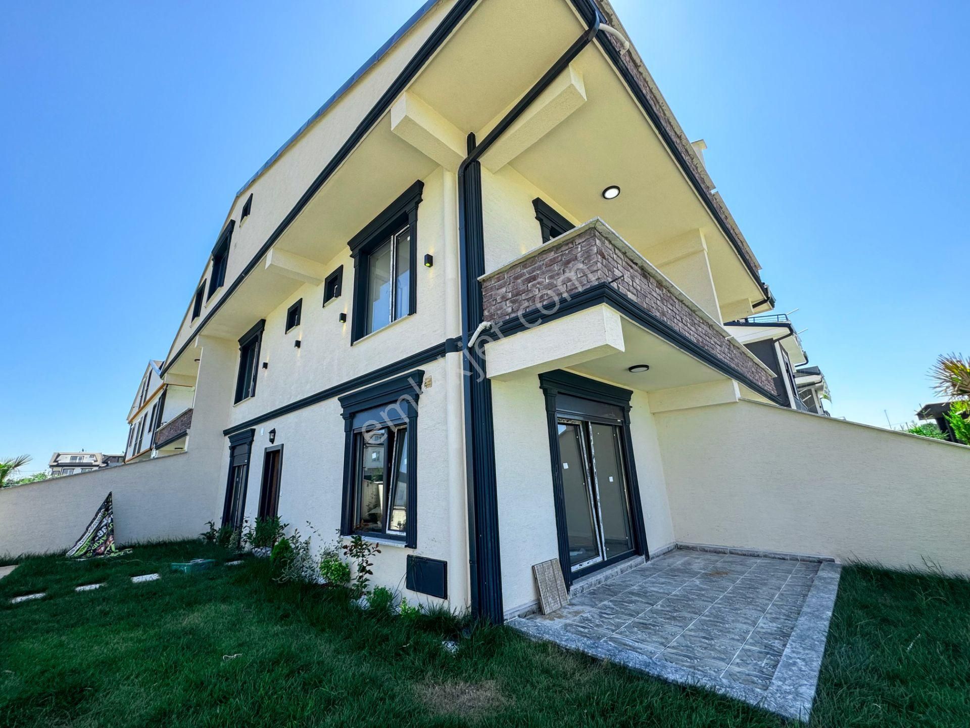 Kocaali Yalı Satılık Villa Geniş Modern Mimari Eşsiz 4+1 Villa Okyanusta