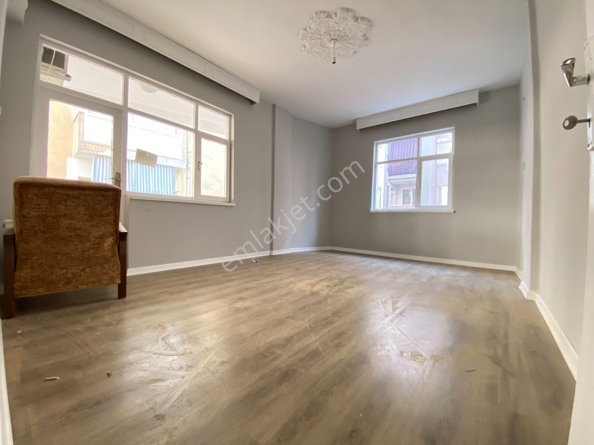 Muratpaşa Kışla Kiralık Daire Yat Limanına Yakın 3+1 150m2 1.kat Tek Daire Üzerine Kiralık Daire