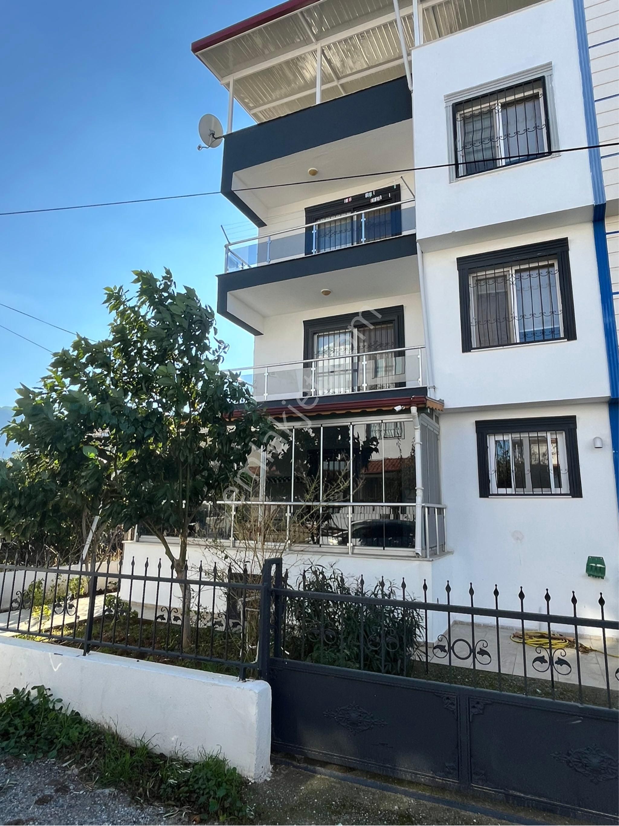 Kuşadası Davutlar Satılık Villa Kuşadası Davutlar’da Satılık Bahçeli 4+1 Villa