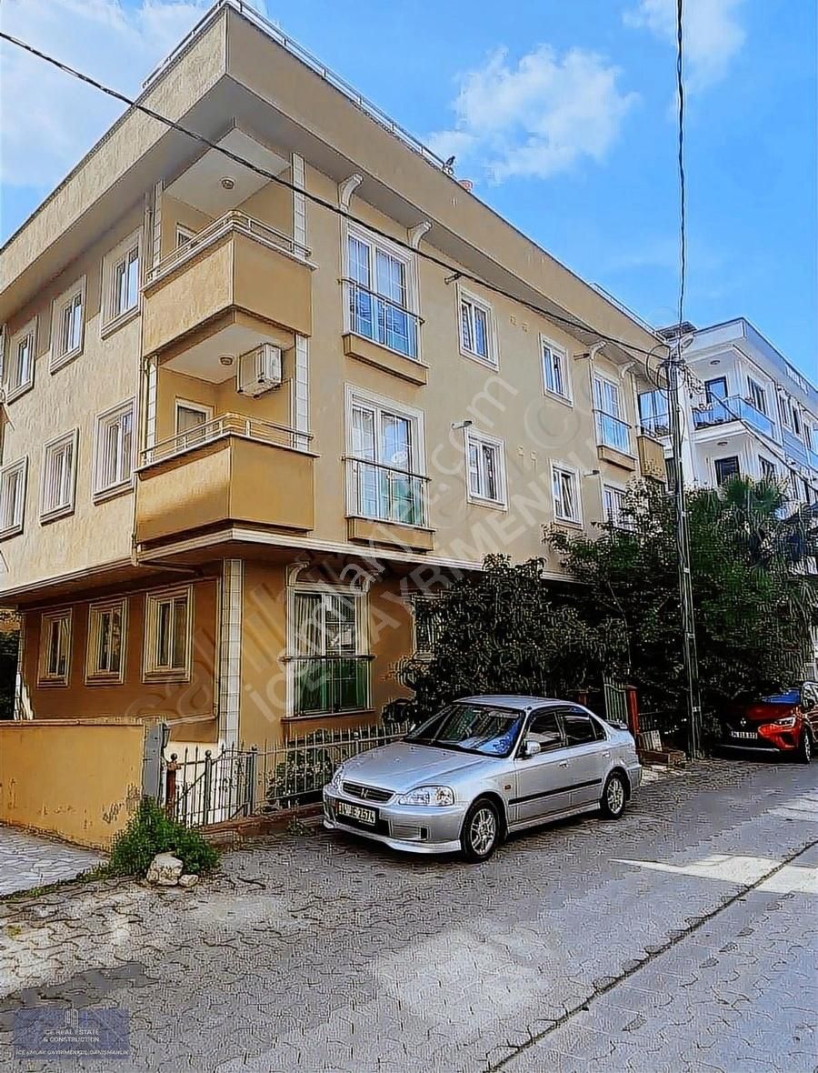 Ataşehir Kayışdağı Satılık Daire Kayışdağı Caddesine 5. Bina Satılık 1+1 Boş Gerçek Bahçe Katı