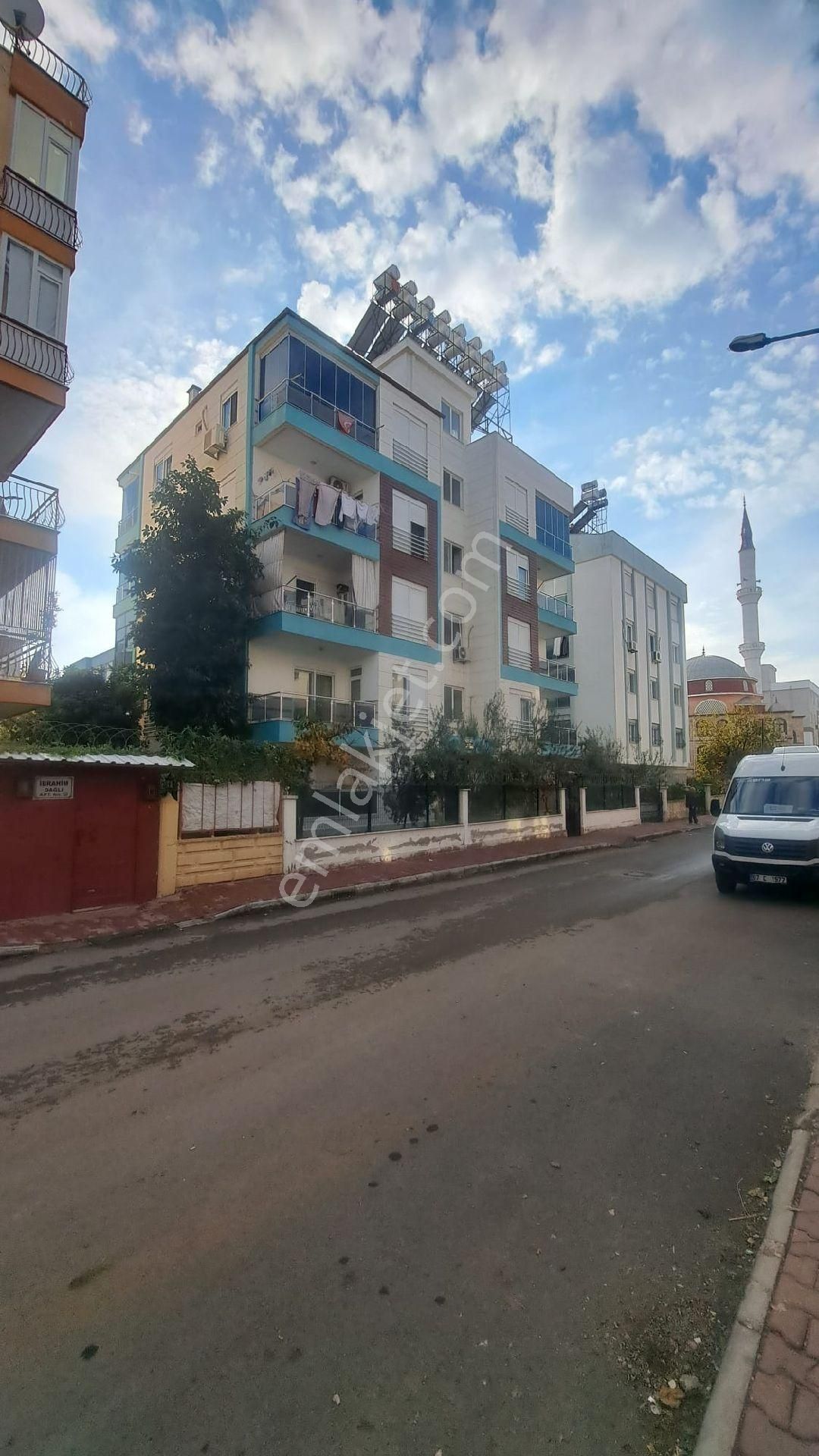 Muratpaşa Kızılarık Satılık Daire Muratpaşa Kızılarık'da Yeni İskanlı Lüks 2 Balkonlu Ful Temiz Eşyalı 2+1 Katta Satılık Daire