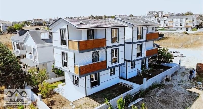 Marmaraereğlisi Yeniçiftlik Satılık Villa Sur Emlak Dan Yeni Çiftlik De Denize Yakın De Satılık Lüx Villa