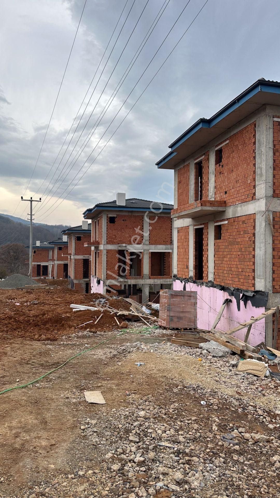 Kartepe Derbent Satılık Villa Kartepenin Eteğinde, Teleferik Yanında Villa! Iphone 16 Hediyeli