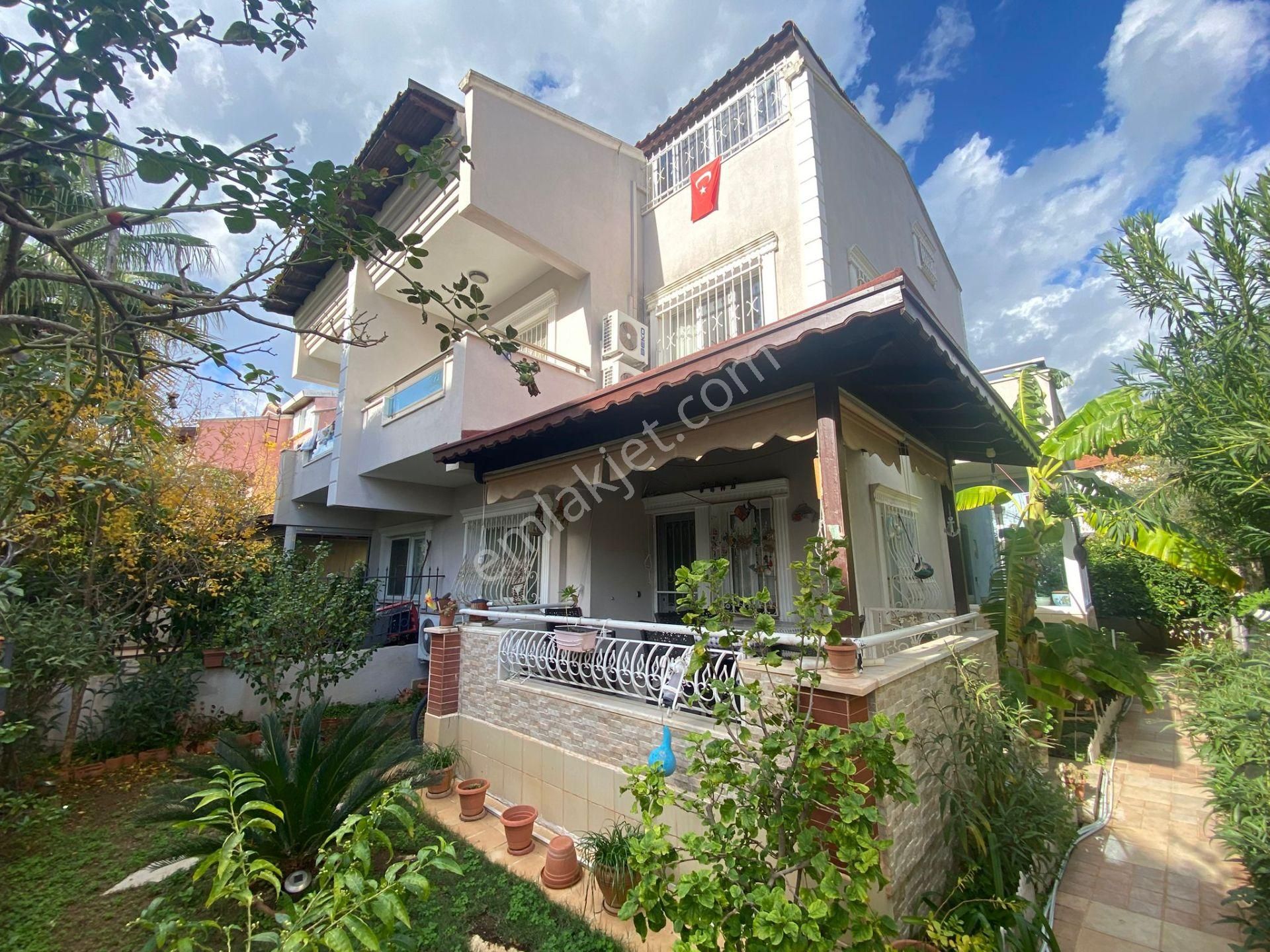 Marmaris Armutalan Satılık Villa Marmaris Merkezde 4+1 Bitişik Nizam Müstakil Bahçeli Villa