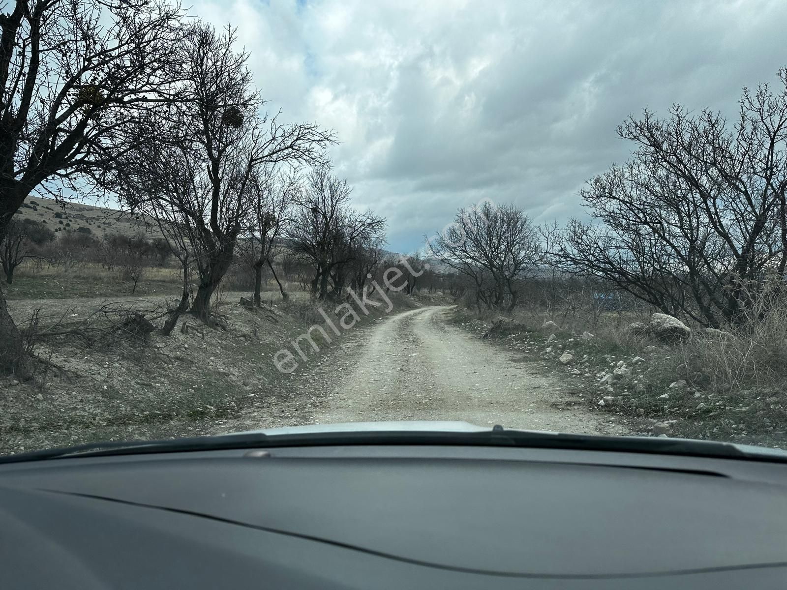 Uluborlu Küçükkabaca Köyü Satılık Bağ & Bahçe Isparta Uluborlu Merkezi Yerde İmara 117 Metre Mesafede