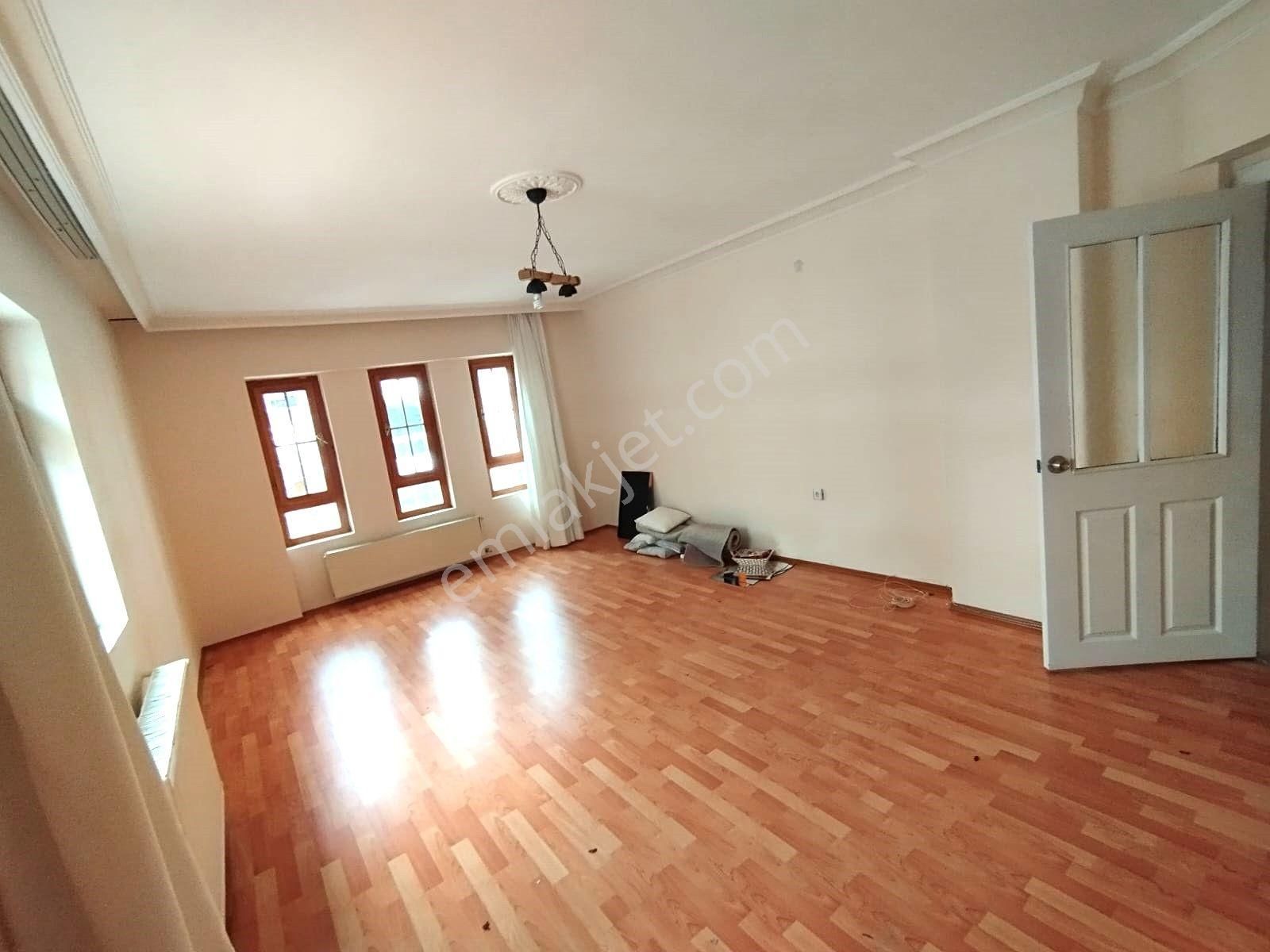 Keçiören Uyanış Kiralık Daire Uyanış Mah Gülbaba Caddesi 3+1 Ön Cephe 3 Cepheli Geniş Mutfaklı