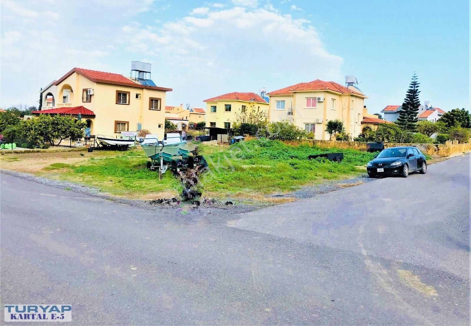 Girne Lapta Köyü Satılık Villa İmarlı Girne Lapta'da Plaja Yürüme Mesafesinde Türk Tapulu Arsa