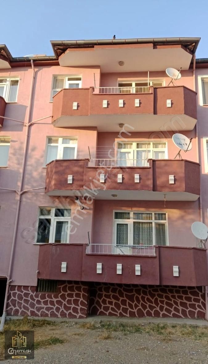 Bor Kemerhisar Bld. (Cumhuriyet) Satılık Daire Cm Emlak Kemerhisar Merkez De 3+1 Daire