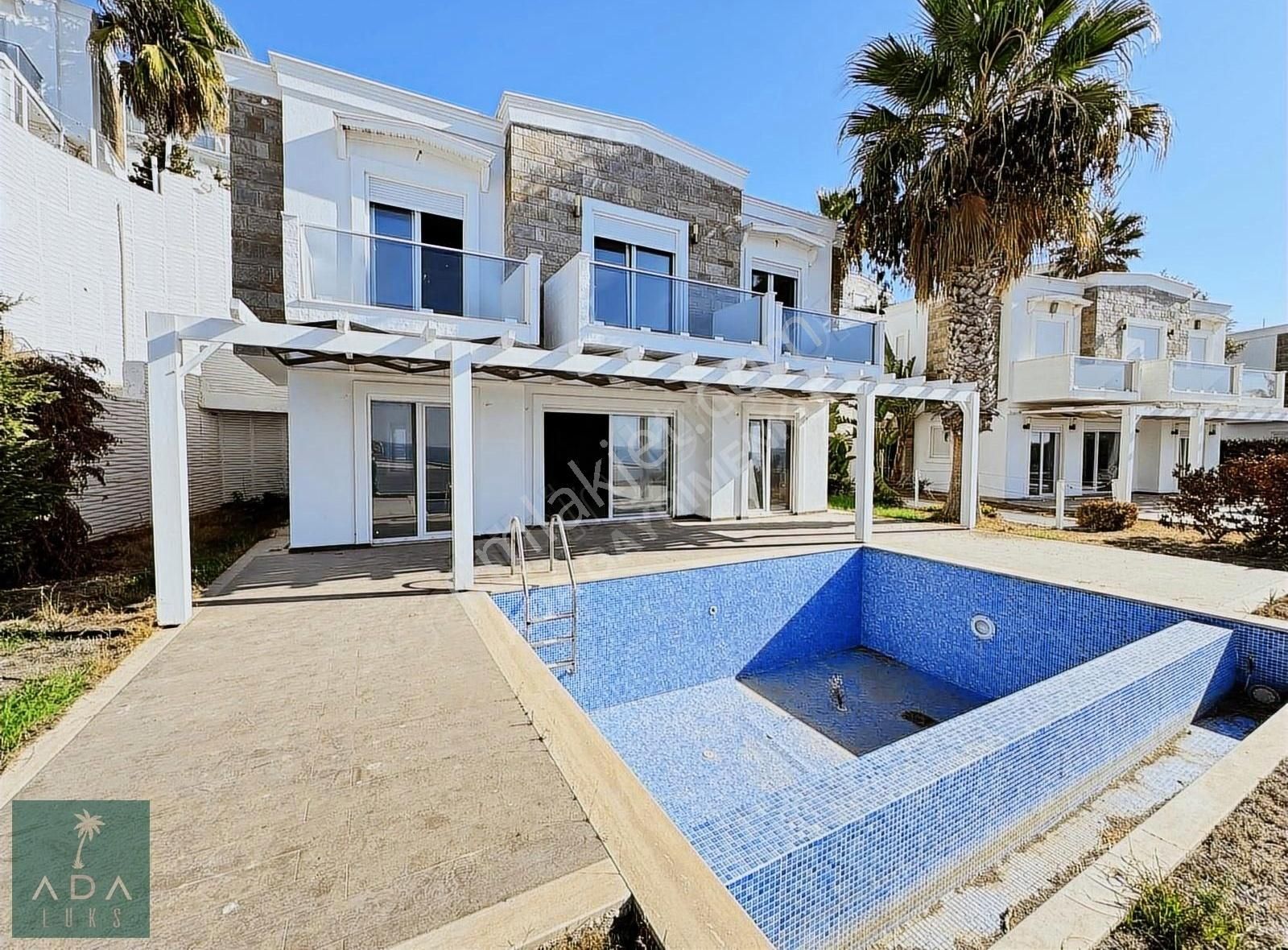 Bodrum Koyunbaba Satılık Villa Koyunbaba'da Deniz Manzaralı Denize Yakın Havuzlu Villa