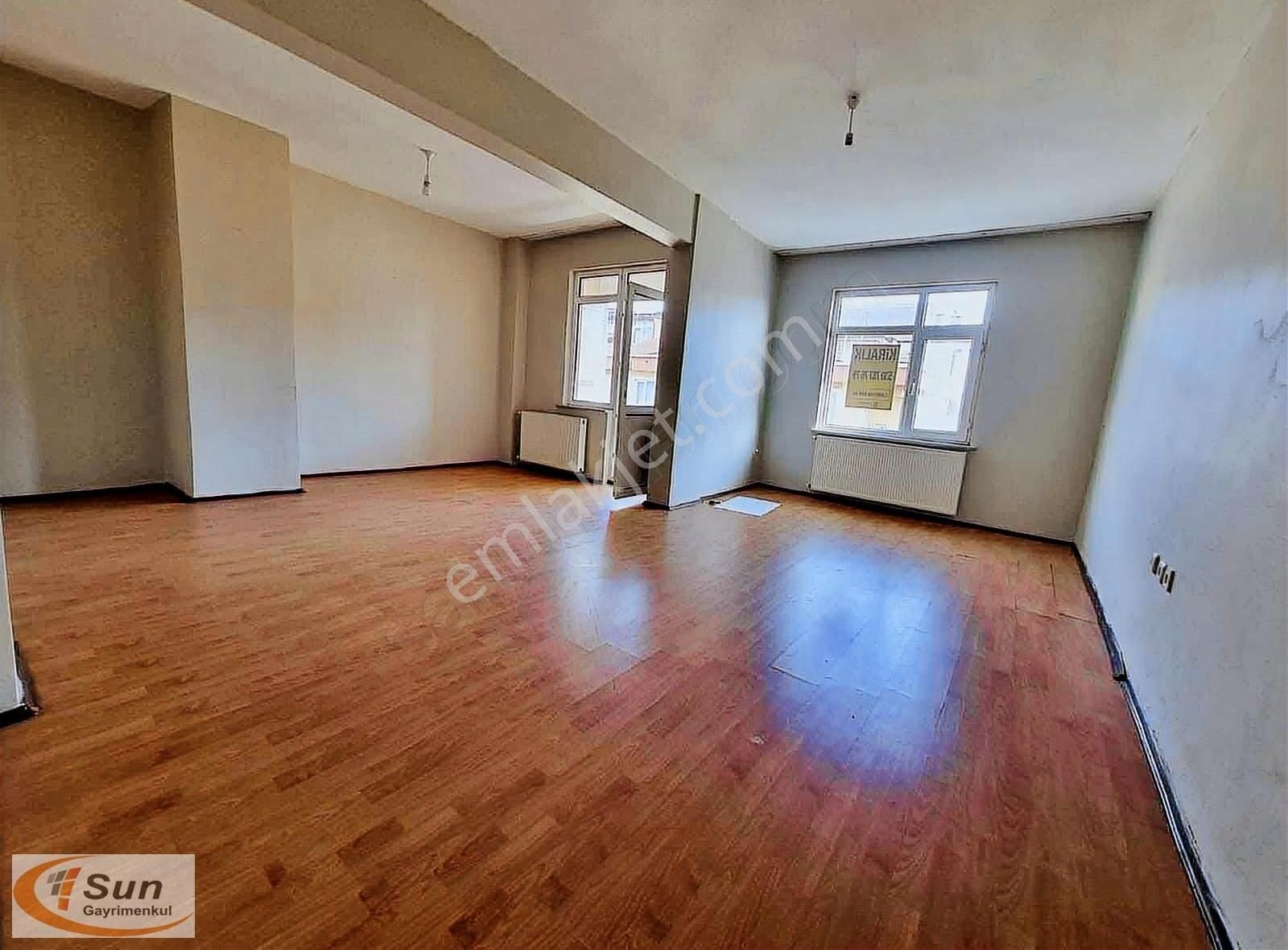 Ümraniye Çakmak Kiralık Daire Sun Emlak'tan Çakmak Mh İkbal Cd. 3+1 135m2 Geniş Kiralık Daire.