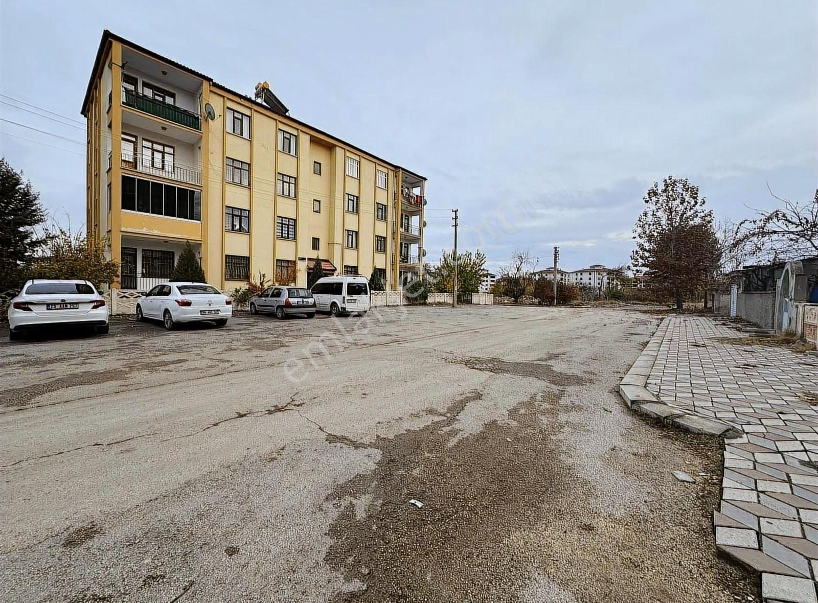 Elazığ Merkez Sürsürü Satılık Daire Sürsürü De Yeşil Cami Altı Satılık(3+1) 2. Kat Daire