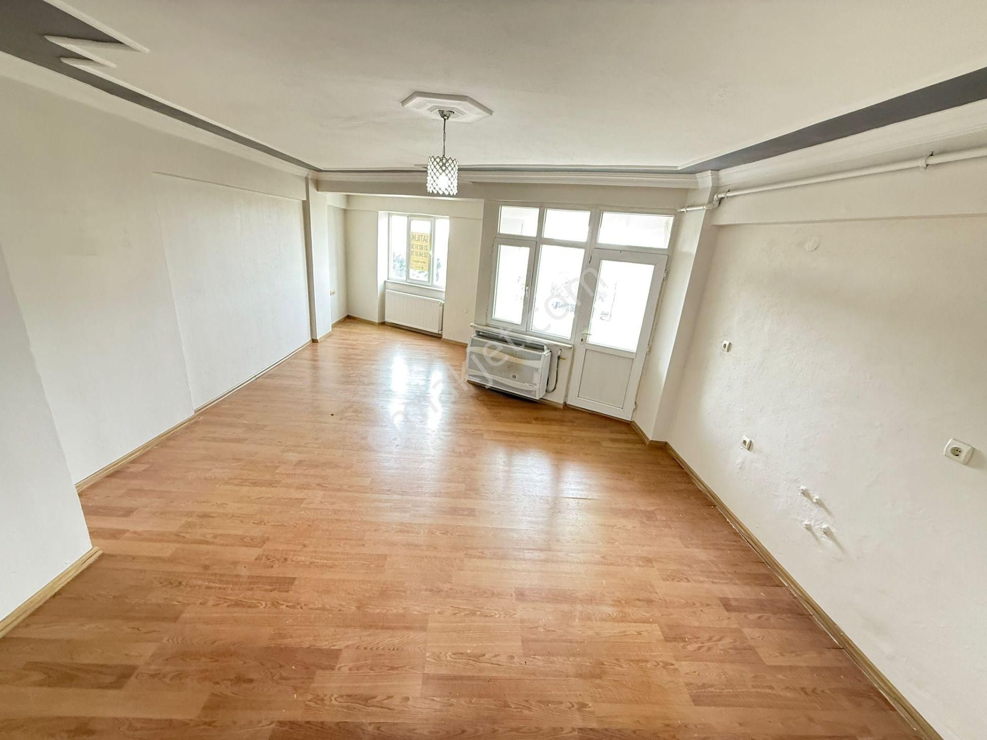 Arnavutköy Arnavutköy Merkez Satılık Daire Home'dan Merkez Mah'de Hastane Yanı Acil Satılık 75m² 1+1 Daire.