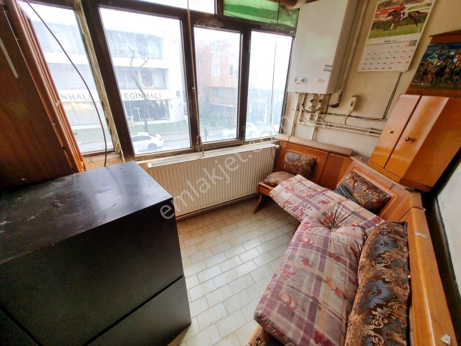 Ümraniye Küçüksu Caddesi Üzerinde 2+1 Satılık Daire