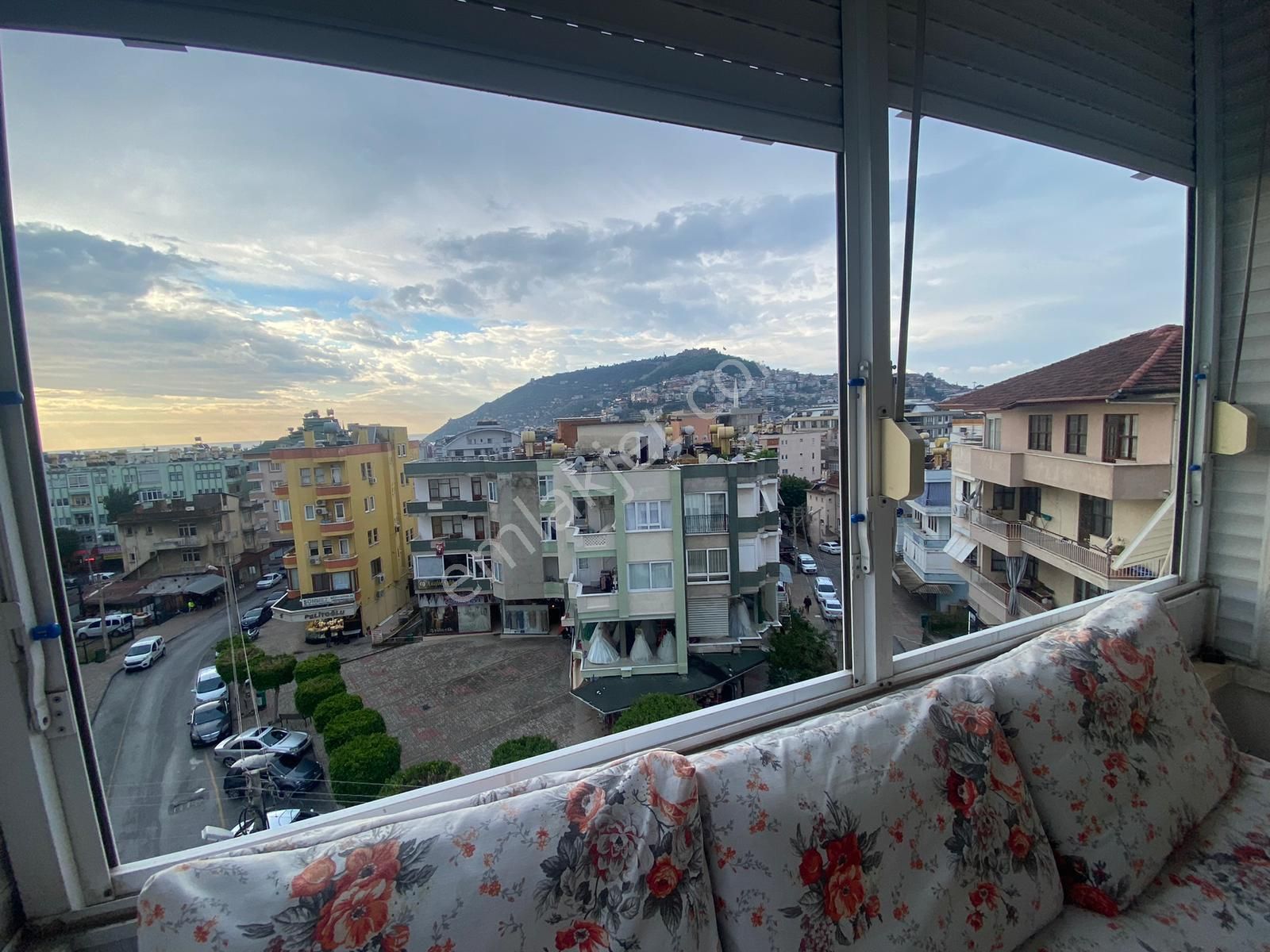 Alanya Şekerhane Satılık Daire Alanya 25mtlik Yol Üzeri Satılık 3+1 Daire