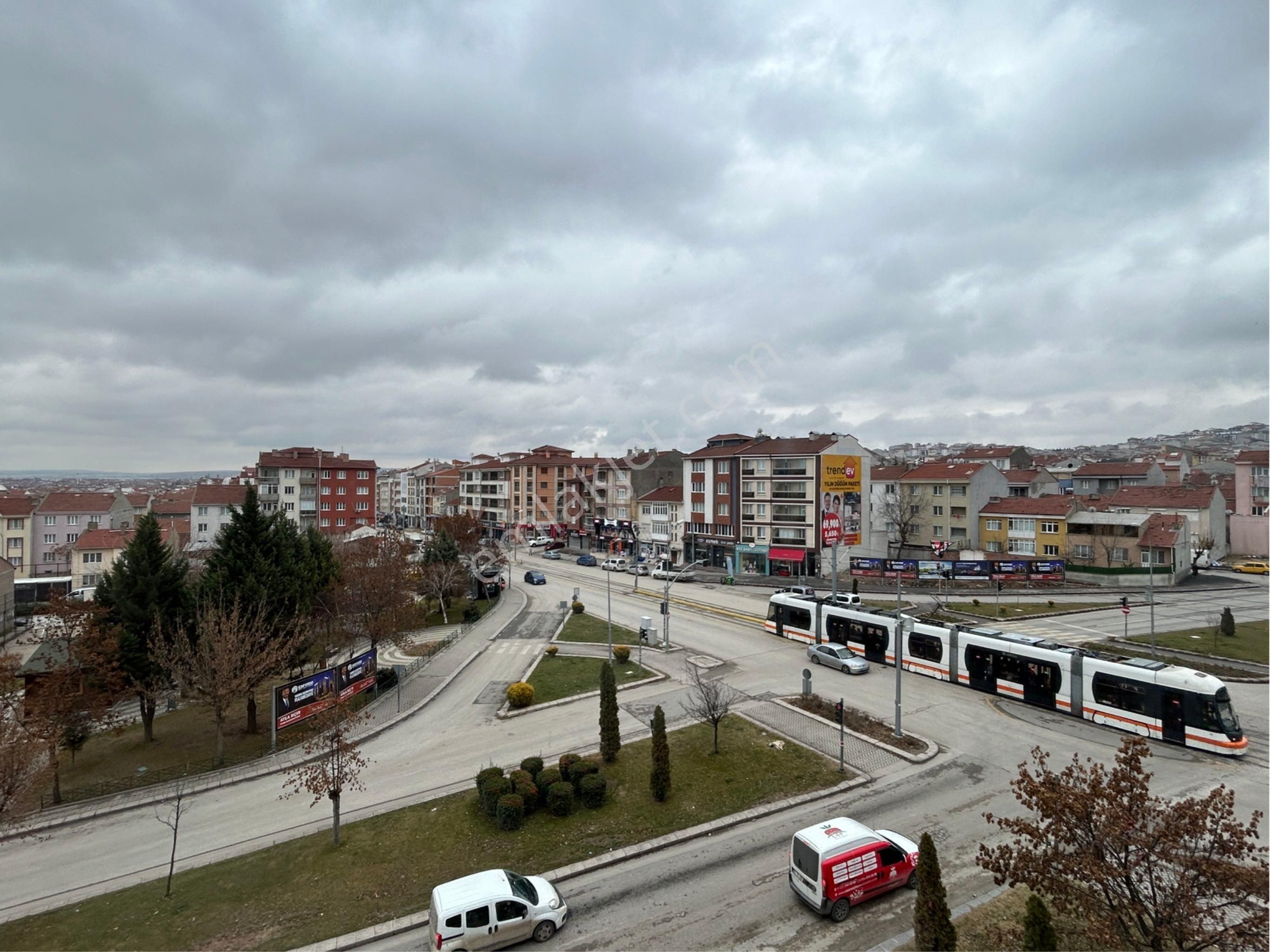 Odunpazarı Emek Satılık Daire Emek Mah. Ertaş Caddesi Üzeri 3+1 130m2 Daire