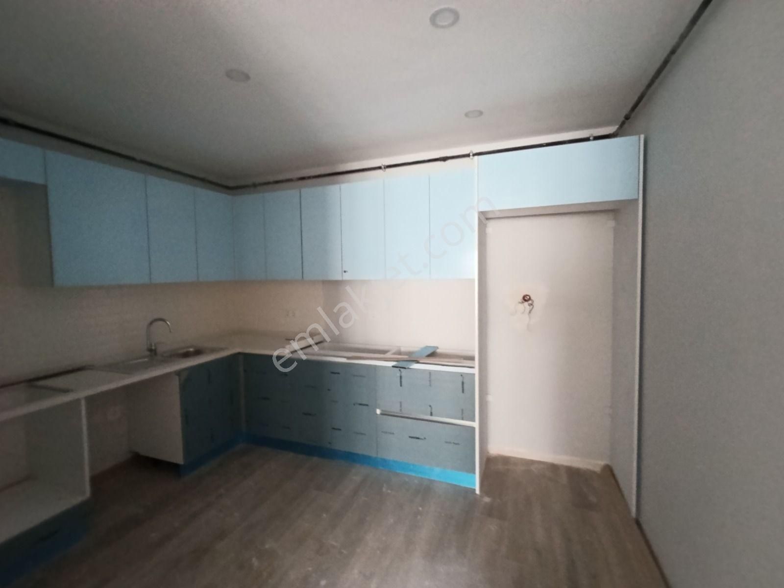 Maltepe Çınar Kiralık Daire K.yalı Sahilde Villalar Bölgesinde 3.kat Sıfır Lüks 2+1