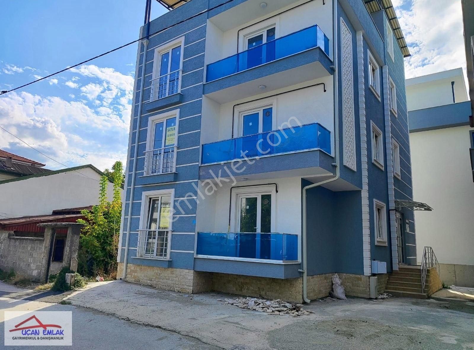 Serdivan İstiklal Satılık Daire Giyinme Odalı Çatı Kullanımlı Sıfır Daire