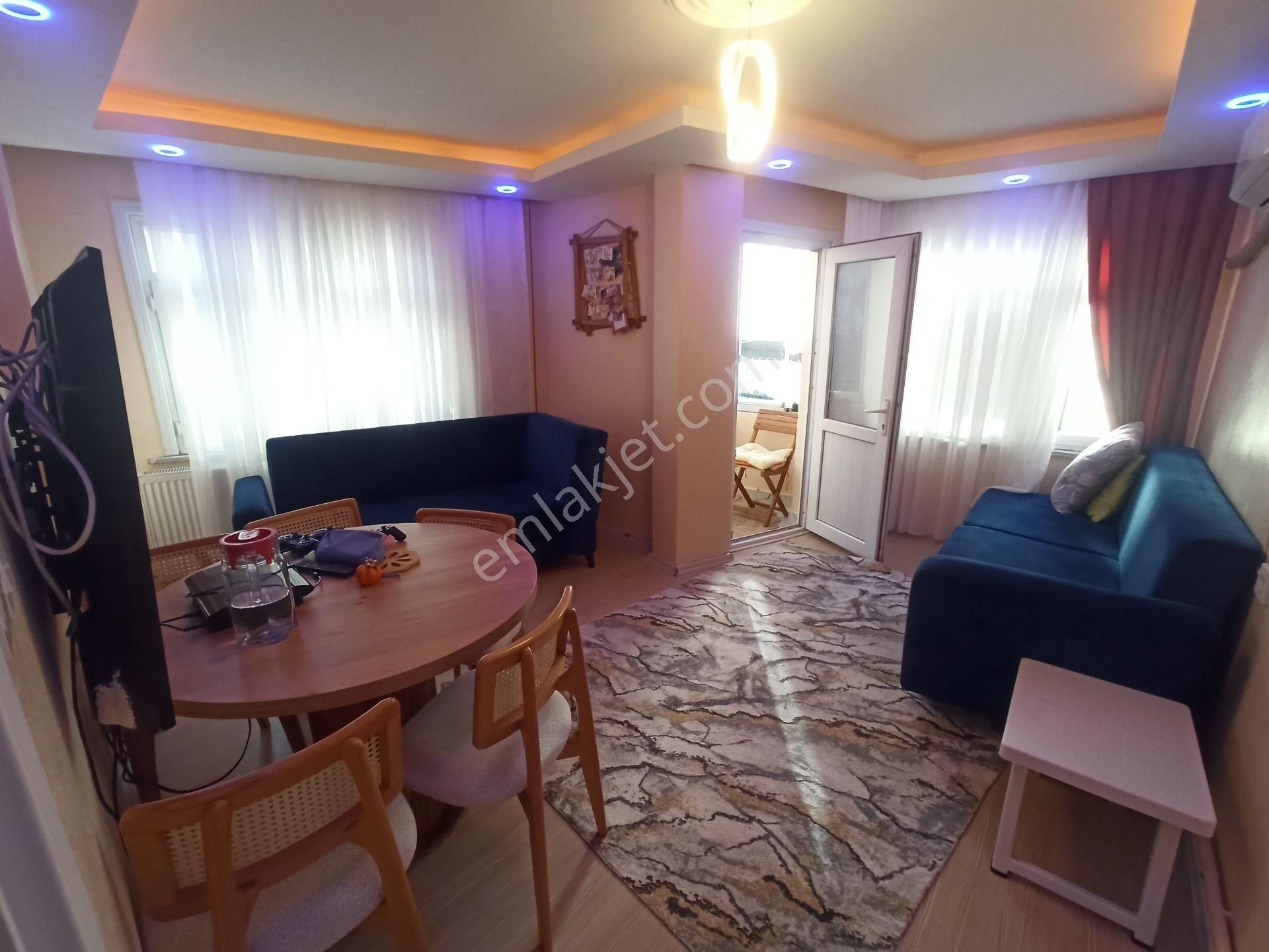 Esenler Tuna Kiralık Daire Hicret Emlaktan Gayrimenkul'den 2+1 100 M2 Ara Kat Geniş Kiralık Daire