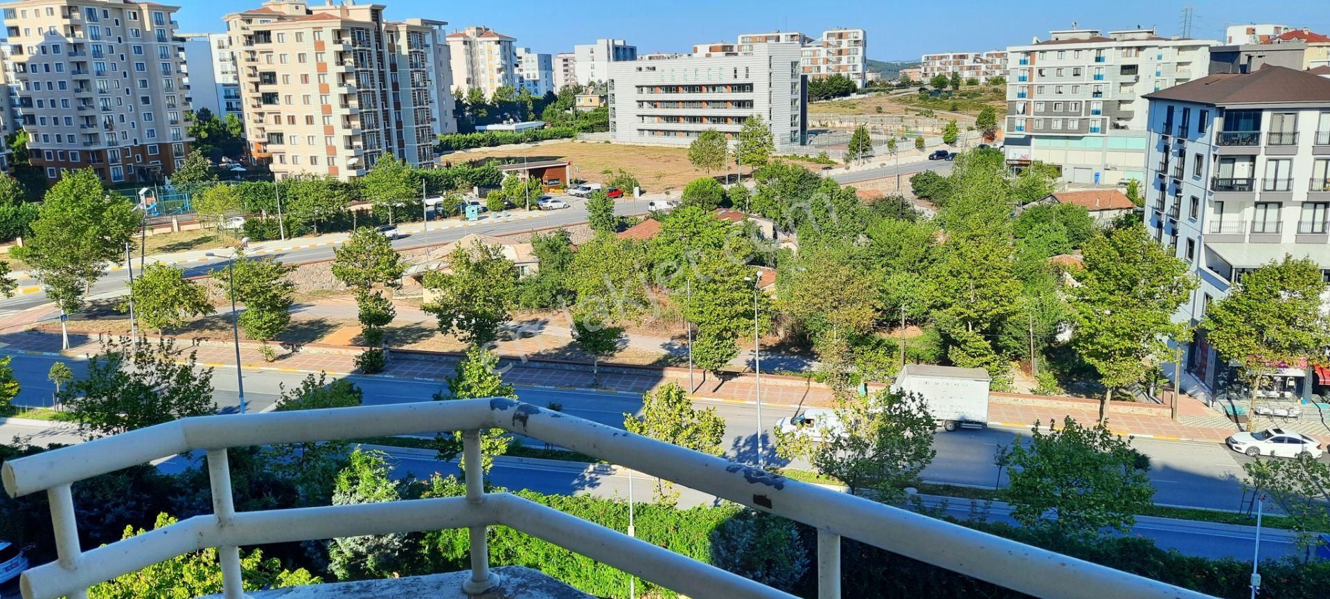 Pendik Çamlık Satılık Daire Kurtköy Manolya Sitesi 90m2 Balkonlu Kiracısız 5.kat Satılık 2+1