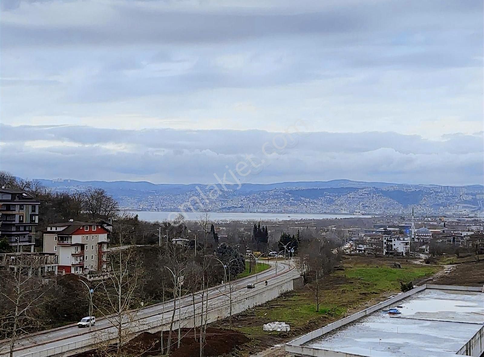 Başiskele Yeşilyurt Satılık Daire Deniz Manzaralı Eb. Banyolu Satılık 4+1 Çatı Dubleks Daire