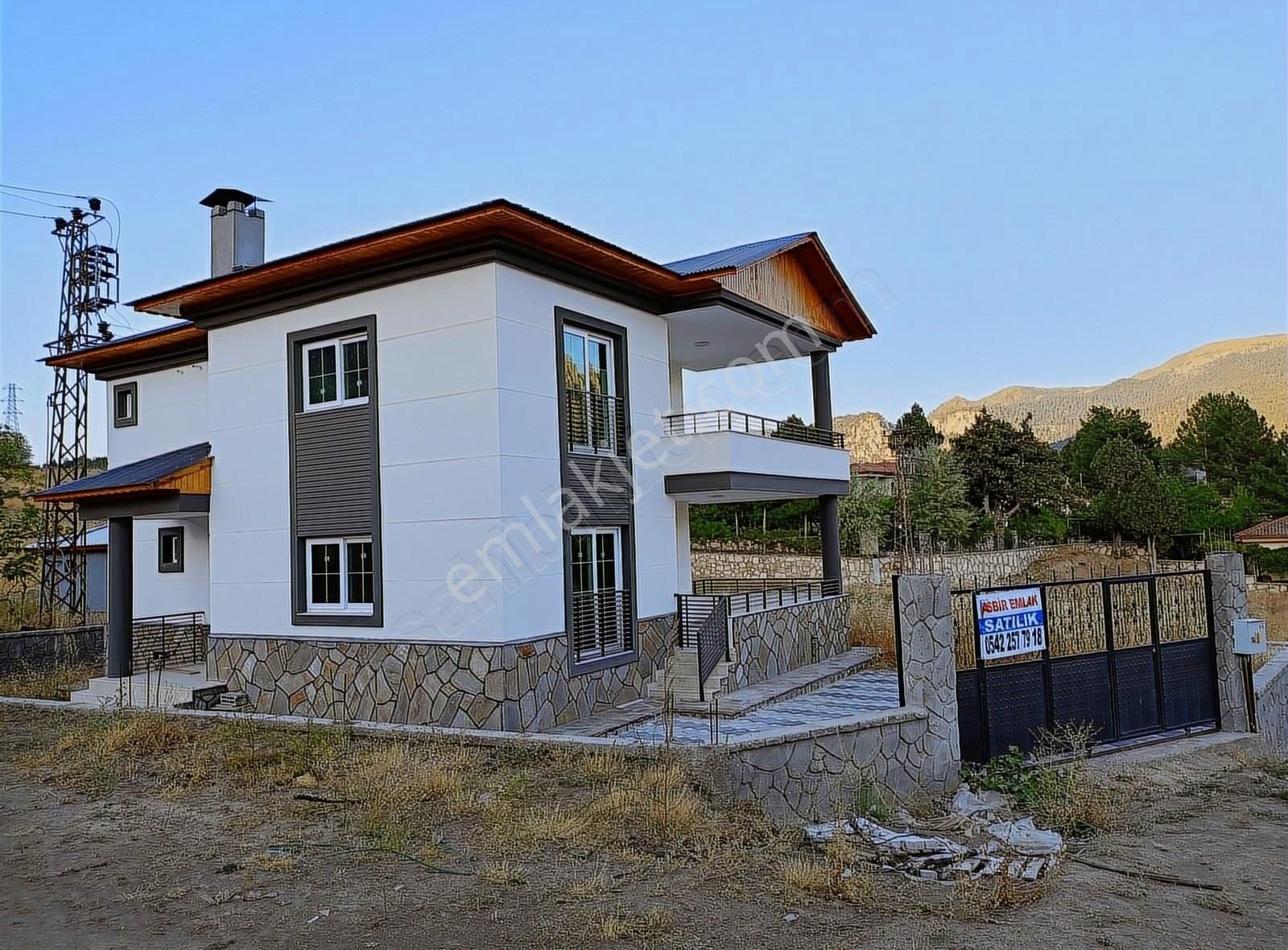 Pozantı Alpu Satılık Villa Tekir Asbir Emlaktan Alpuda 4+1 Satılık Yazlık