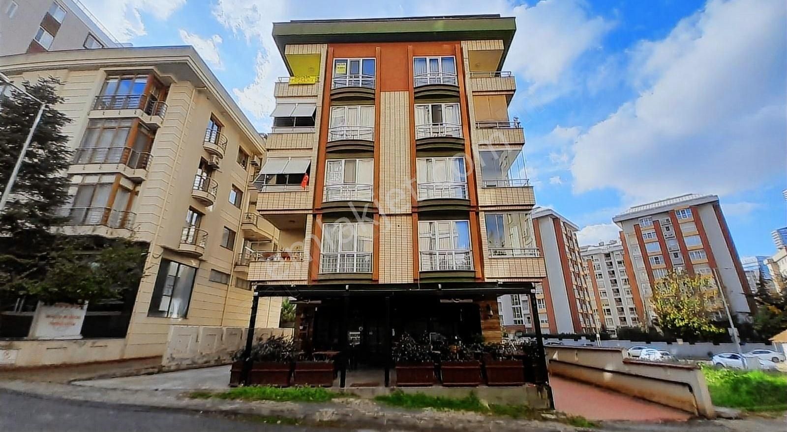 Ataşehir Yenişehir Satılık Daire Ataşehir Yenişehir Mh. En Prestijli Sokağında Az Katlı Binada