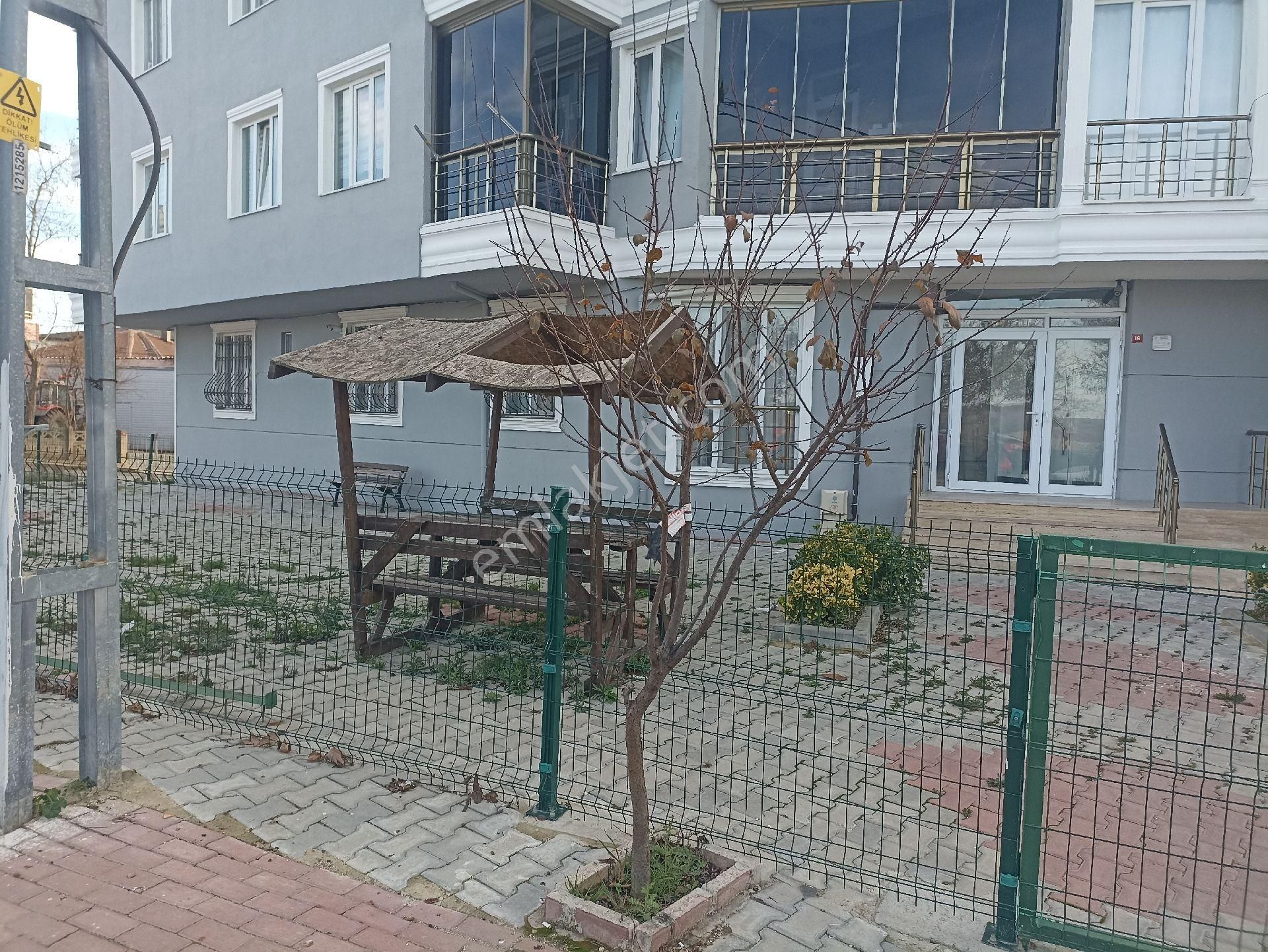 Silivri Değirmenköy İsmetpaşa Satılık Daire İstanbul İli Silivri İlçesi Değirmenköy Mahallesi'nde 3+1 Dairemiz Satışa Sunulmuştur.