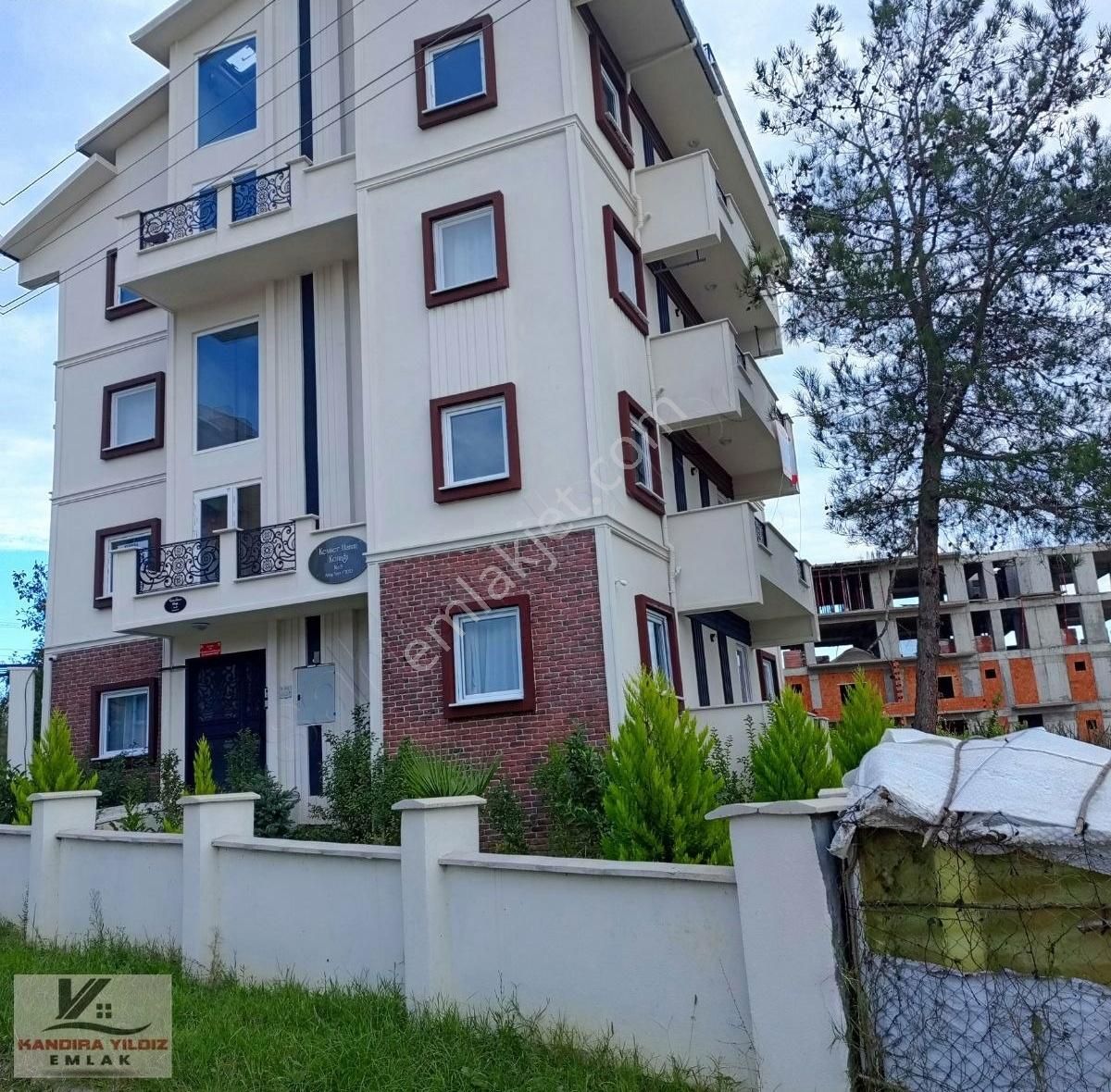 Kandıra Orhan Satılık Daire Kandıra Orhan Mh.merkeze 7 Dk.2+1 110 M2 1.kat Sfr.kombi Balkon