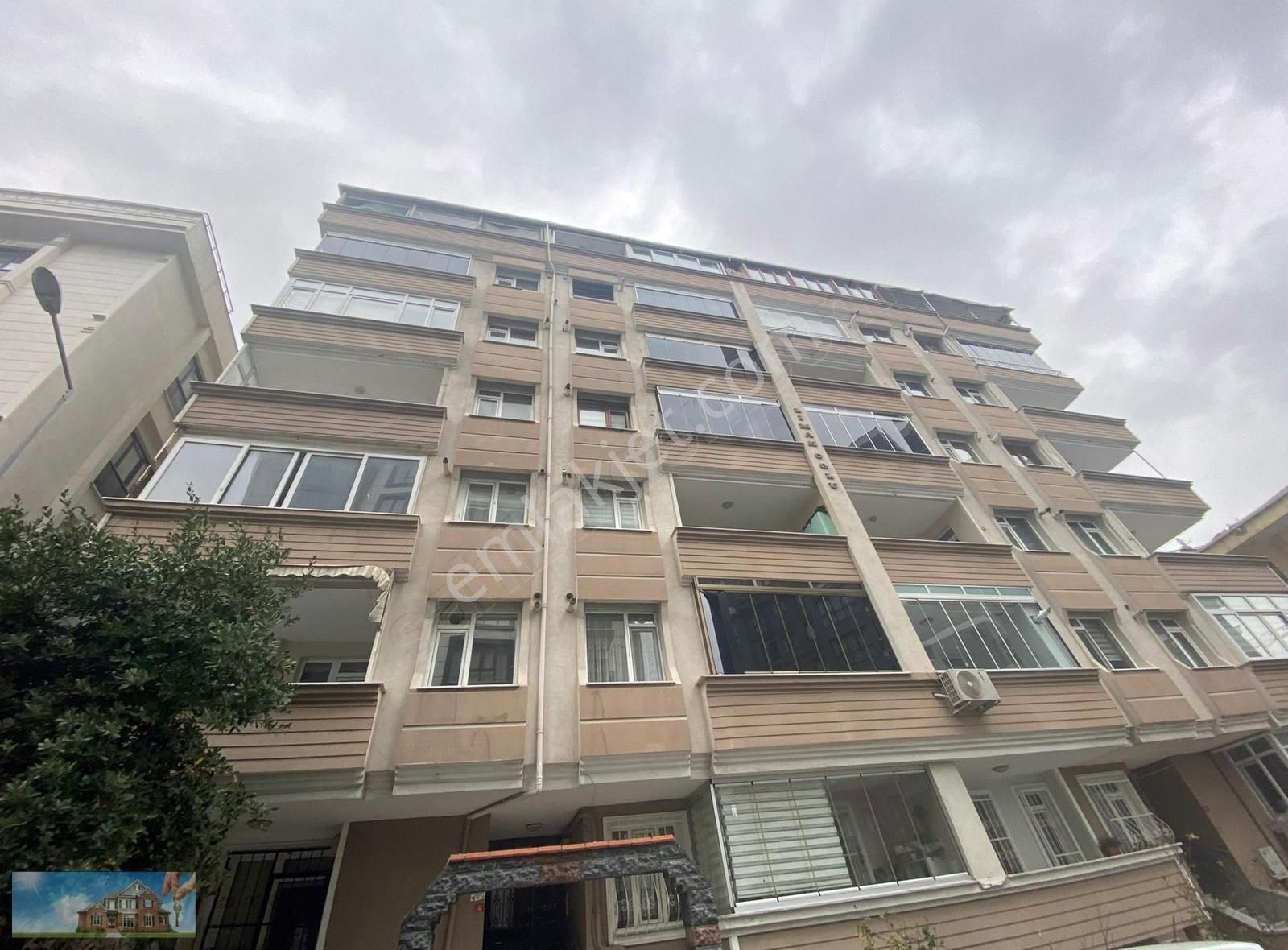 Küçükçekmece Cumhuriyet Satılık Daire Barış'tan Tepeüstü Merkezde Satılık 3+1 130 Metre Kare Daire