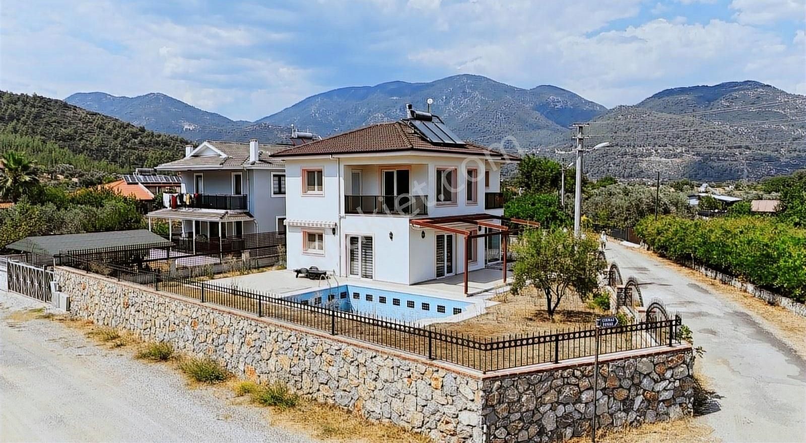 Fethiye Yeşilüzümlü Satılık Villa 4+1 Köşe Parsel İçerisinde Müstakil Villa