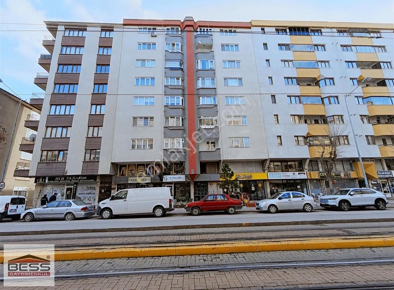 Odunpazarı Vişnelik Satılık Daire Bess'den Öğretmenler Bul. Üzeri İçi Yenilenmiş Satılık 3+1 Daire