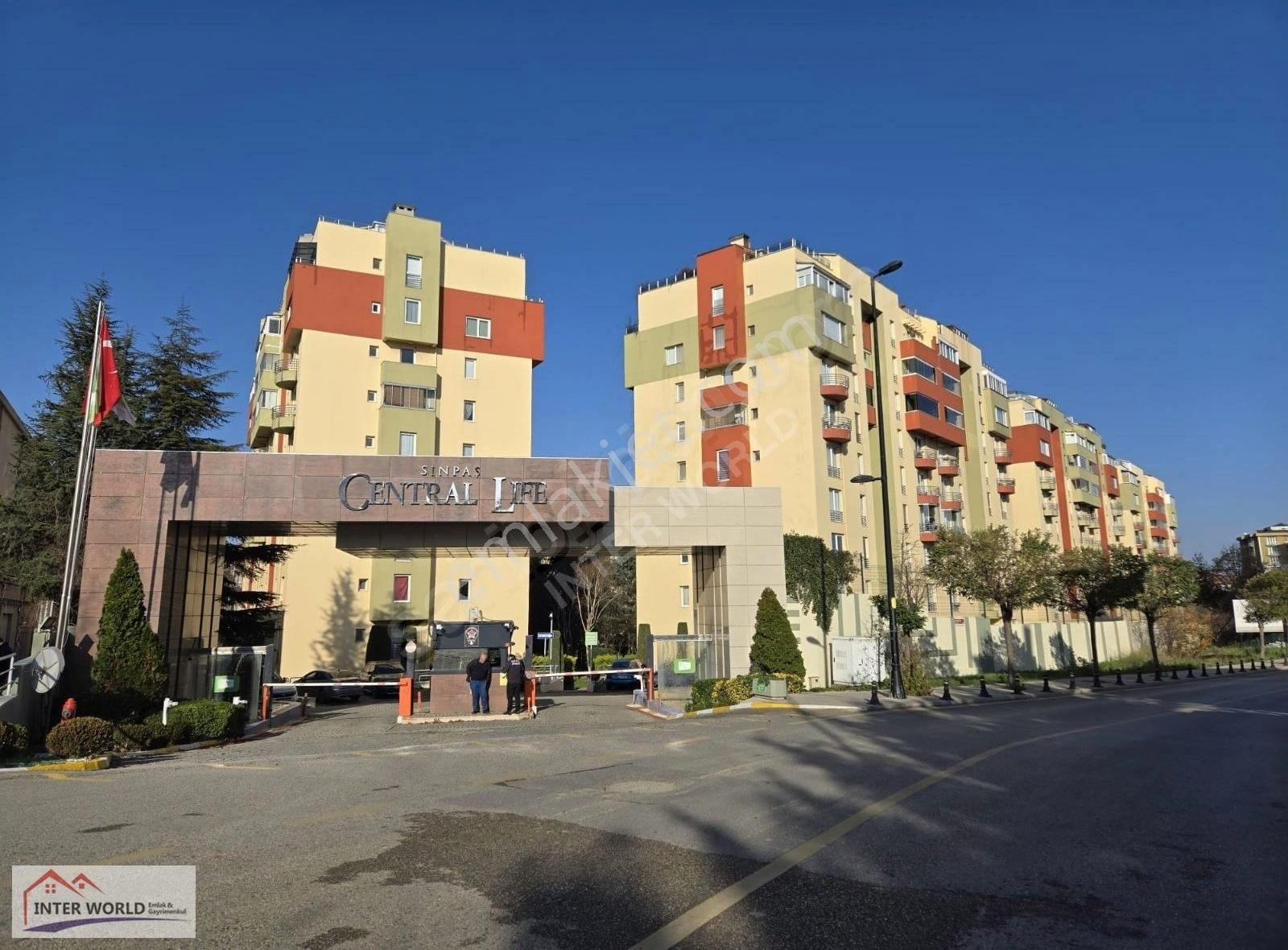 Ümraniye Necip Fazıl Satılık Daire Inter World Emlakta Simpaş Central Life 3+1 130m2 Arakat Daire