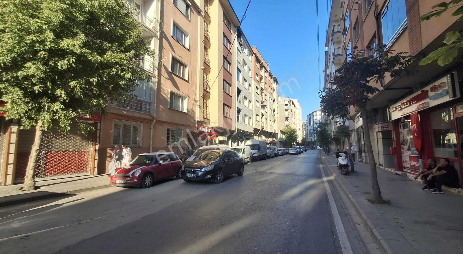 Tepebaşı İhsaniye Satılık Daire Çırağan Emlak'tan Kırım Cad Üzeri Bakımlı 3+1 140 M2 Daire