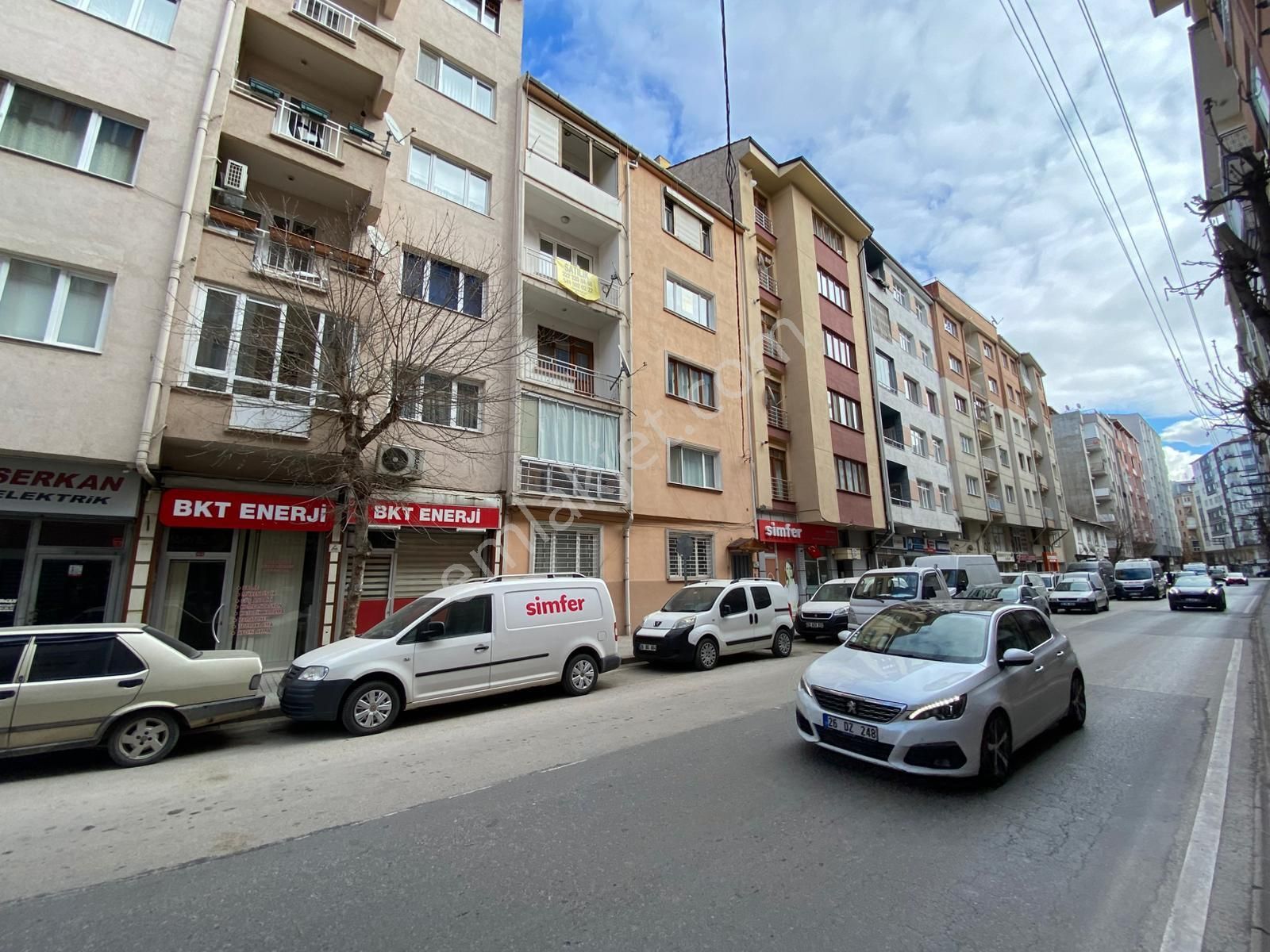 Tepebaşı İhsaniye Satılık Daire Çırağan Emlak'tan Kırım Cad Üzeri Bakımlı 3+1 140 M2 Daire