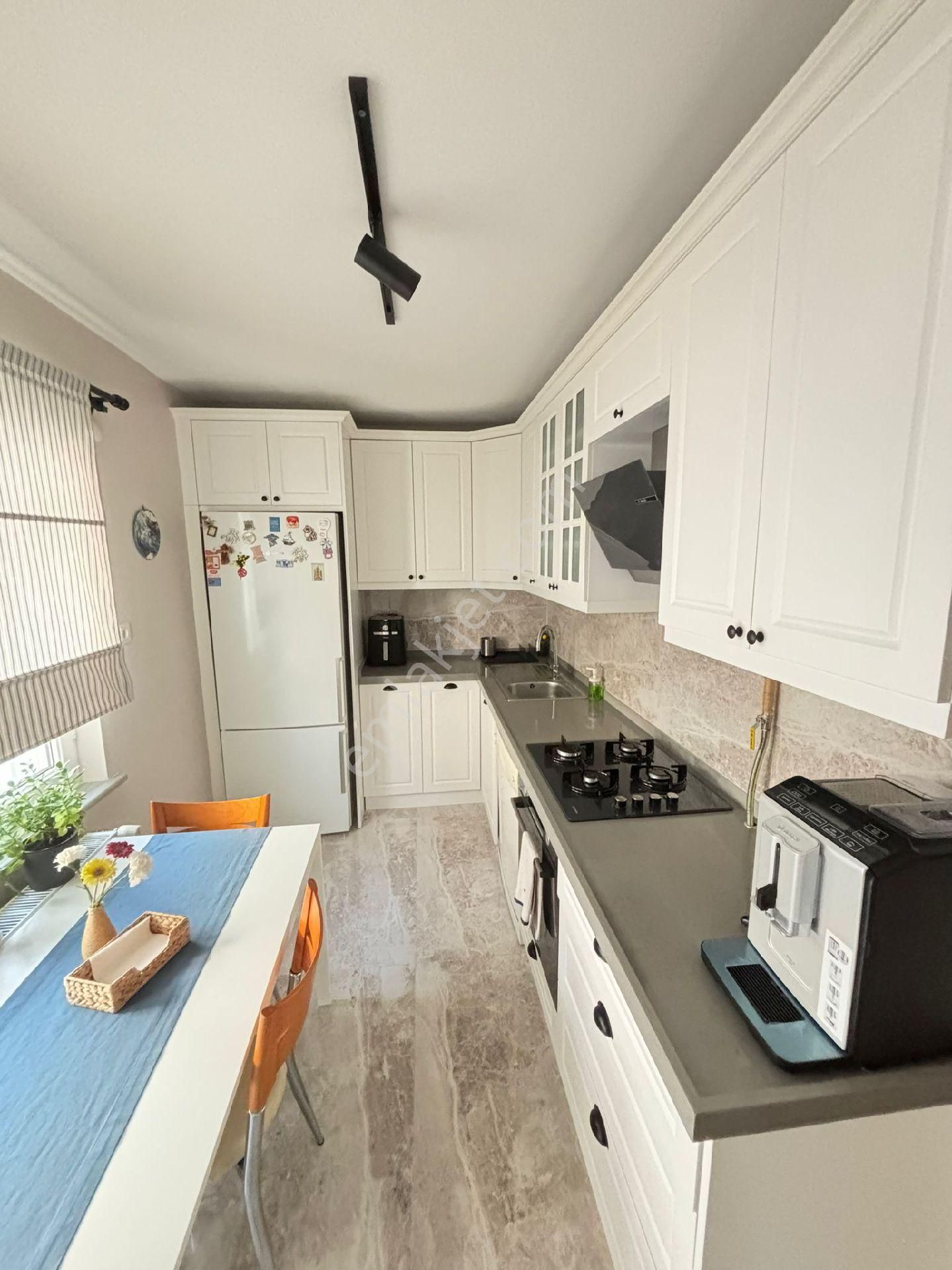 Hürriyet Akbank Arkasında İçi Yeni Yapılı Masrafsız Ara Kat 2+1. Daire - Görsel 10