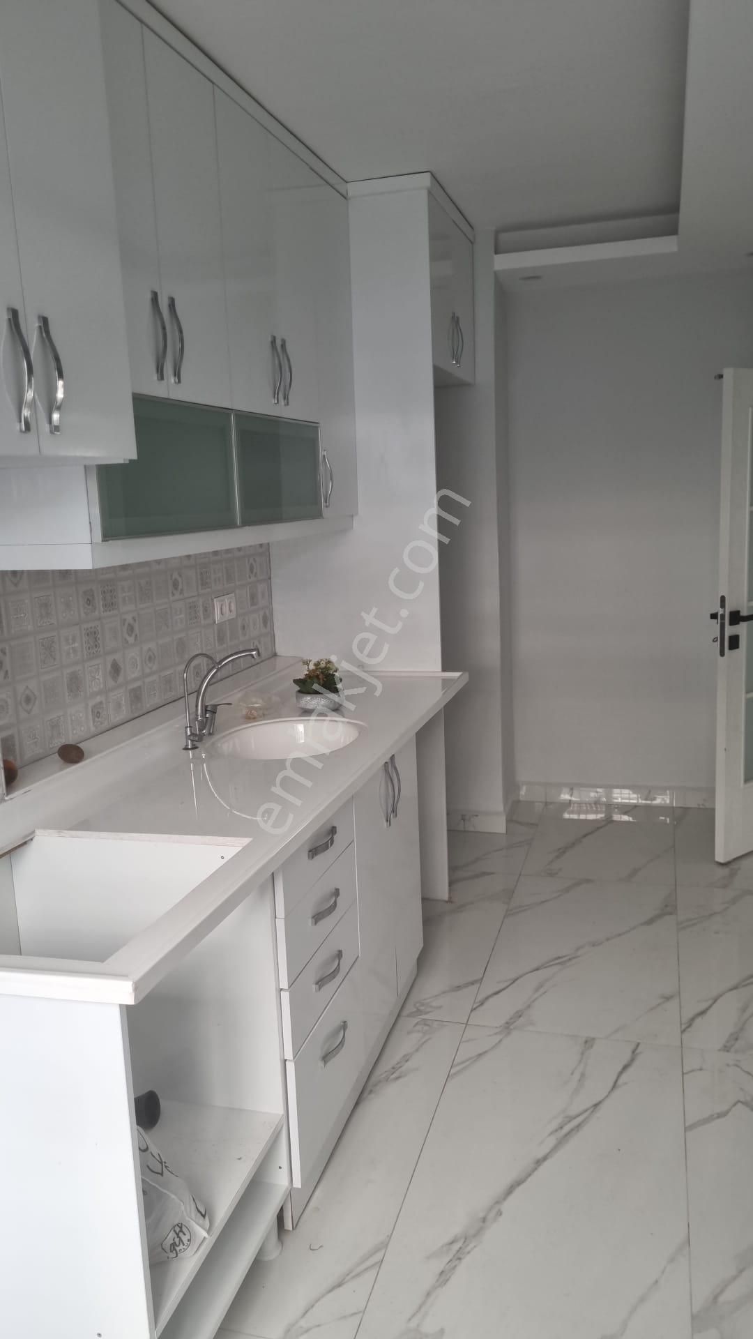 Çukurova Toros Kiralık Daire Kiralık *3+1* Toros Mah* 4-zeminkatı 200m2 *kapalı Mutfak* 2banyo İçi Yapılı Mustakil Girişli Daıre