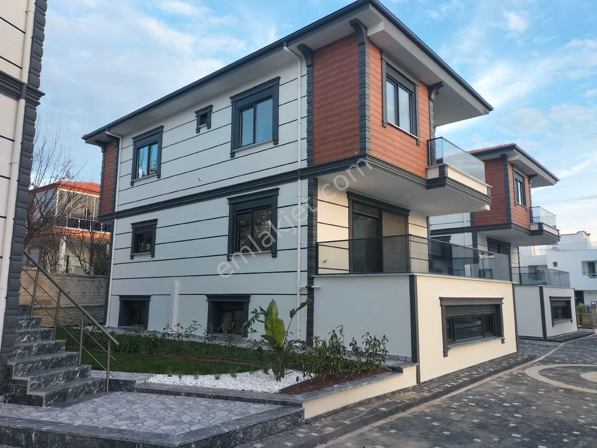 Ayvalık Küçükköy Satılık Villa Sarımsaklı'da 6+1 Site İçinde Satılık Sıfır Villalar