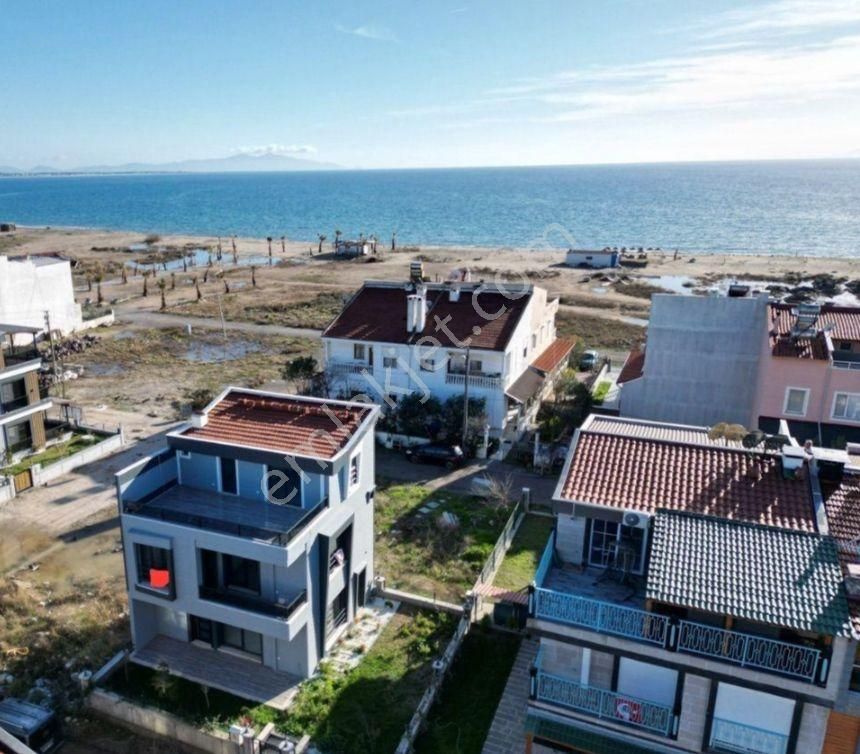 Ayvalık Küçükköy Satılık Villa Sarımsaklı Plajına 150m Sıfır Villa