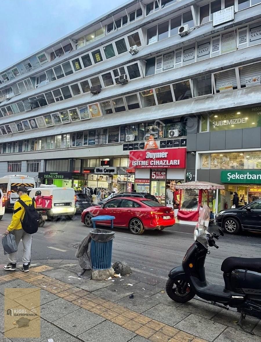 İstanbul Kadıköy Satılık İşhanı Katı İstanbul Kadıköy Boğa Heykeli Yakını Efes İş Merkezi 4 Dükkan