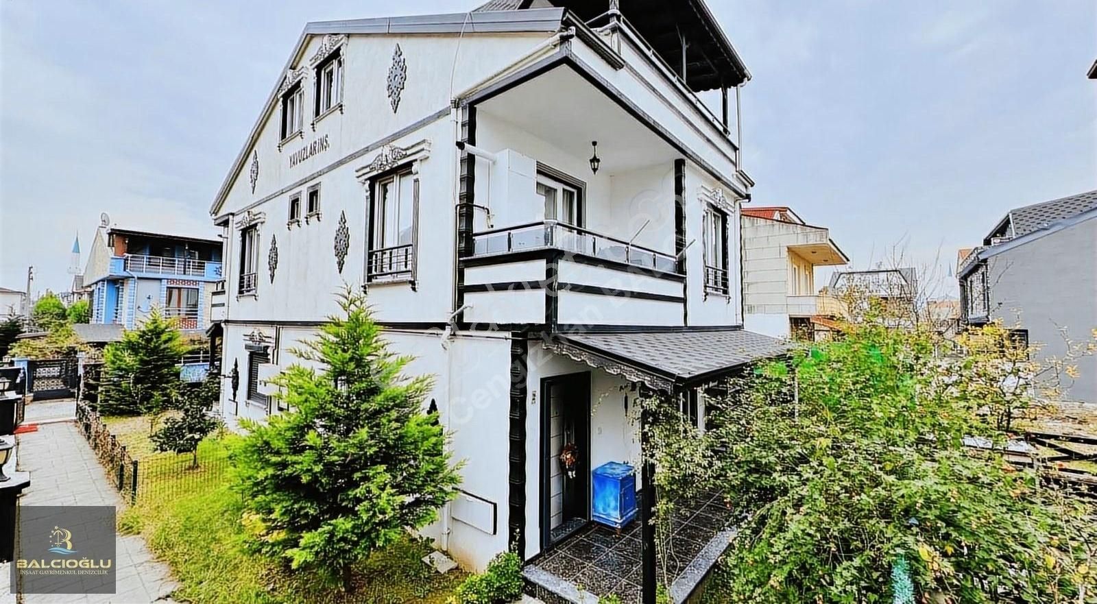 Kocaali Yalı Satılık Villa Balcıoğlundan Satılık Uygun Merkez Plajda Eşyalı Bahçeli Triblex